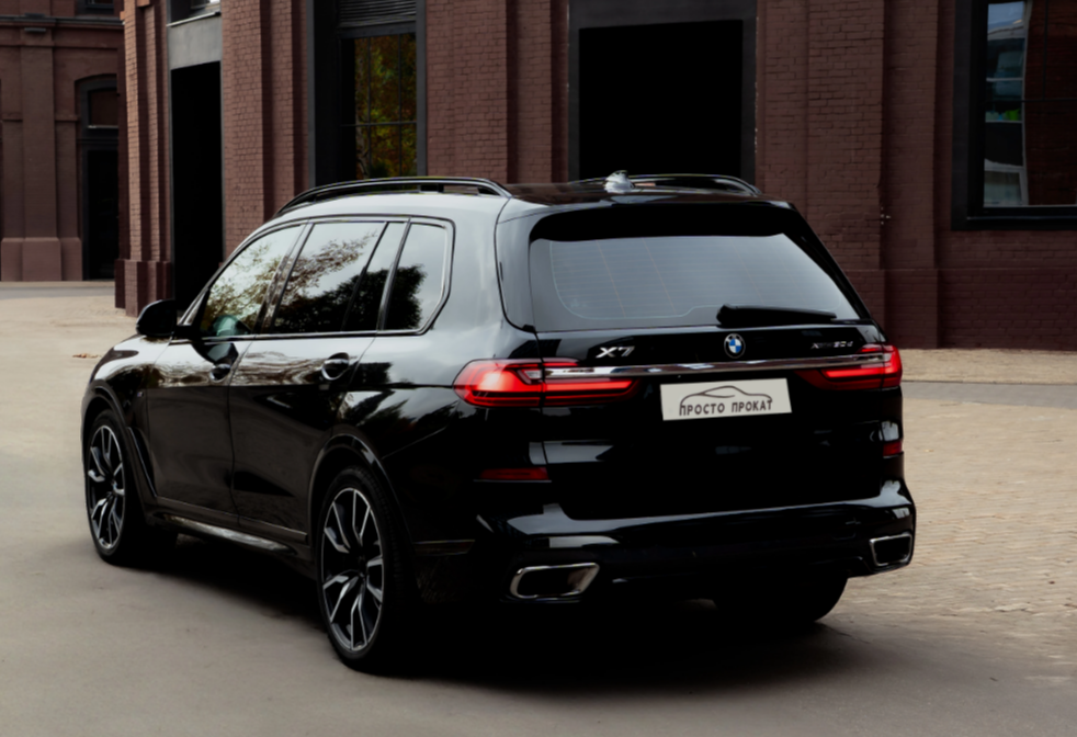 Аренда bmw x7 премиум класса 2021 года в городе Москва Нахимовский проспект от 19200 руб./сутки, полный привод, двигатель: дизель, объем 3 литра, ОСАГО (Мультидрайв), без водителя, недорого, вид 2 - RentRide