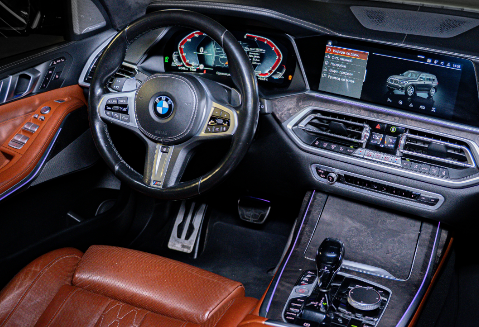 Аренда bmw x7 премиум класса 2021 года в городе Москва Нахимовский проспект от 19200 руб./сутки, полный привод, двигатель: дизель, объем 3 литра, ОСАГО (Мультидрайв), без водителя, недорого, вид 5 - RentRide