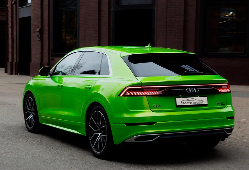 Аренда audi q8 премиум класса 2019 года в городе Москва Нахимовский проспект от 15200 руб./сутки, полный привод, двигатель: бензин, объем 3 литра, ОСАГО (Мультидрайв), без водителя, недорого, вид 2 - RentRide