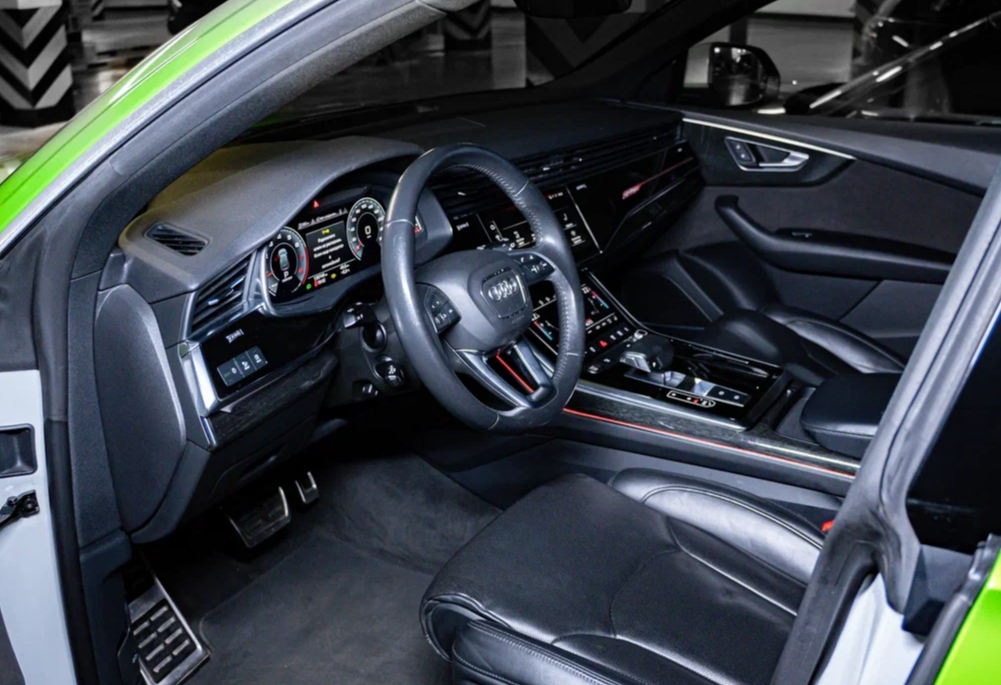 Аренда audi q8 премиум класса 2019 года в городе Москва Нахимовский проспект от 15200 руб./сутки, полный привод, двигатель: бензин, объем 3 литра, ОСАГО (Мультидрайв), без водителя, недорого, вид 5 - RentRide