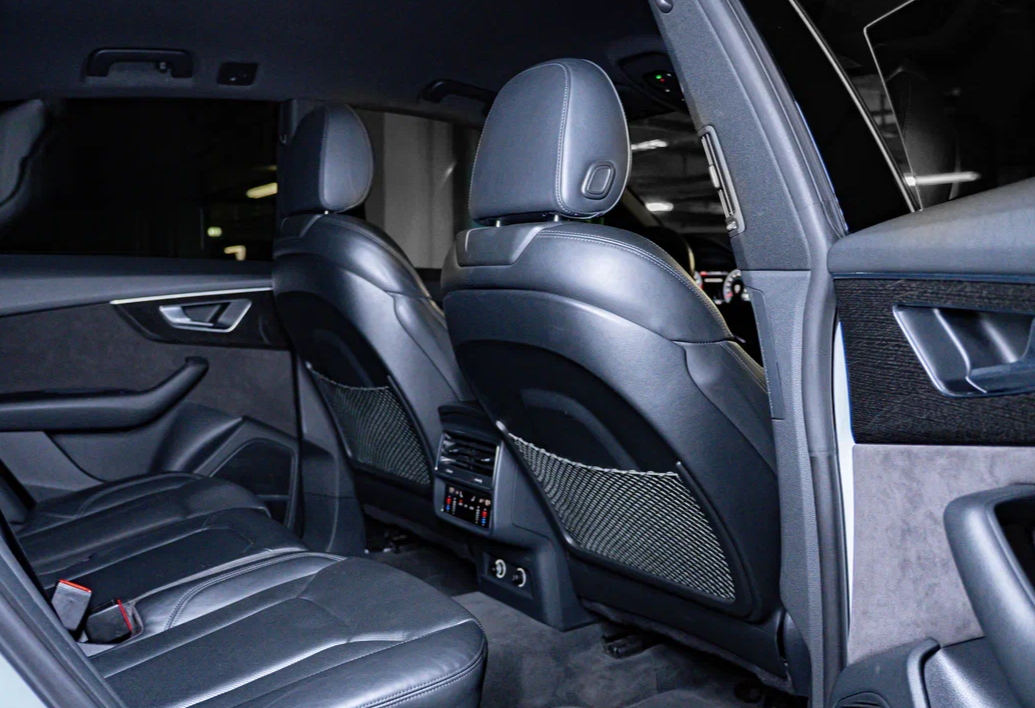 Аренда audi q8 премиум класса 2019 года в городе Москва Нахимовский проспект от 15200 руб./сутки, полный привод, двигатель: бензин, объем 3 литра, ОСАГО (Мультидрайв), без водителя, недорого, вид 6 - RentRide