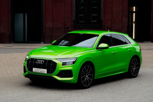 Прокат авто audi q8 премиум класса 2019 года в городе Москва Нахимовский проспект от 15200 руб./сутки, полный привод, двигатель: бензин, объем 3 литра, ОСАГО (Мультидрайв), без водителя, недорого - RentRide