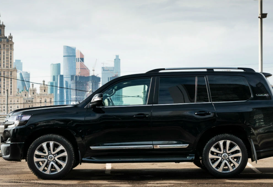 Аренда toyota land-cruiser бизнес класса 2017 года в городе Москва Нахимовский проспект от 14320 руб./сутки, полный привод, двигатель: дизель, объем 4.5 литров, ОСАГО (Мультидрайв), без водителя, недорого, вид 3 - RentRide