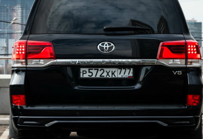 Аренда toyota land-cruiser бизнес класса 2017 года в городе Москва Нахимовский проспект от 14320 руб./сутки, полный привод, двигатель: дизель, объем 4.5 литров, ОСАГО (Мультидрайв), без водителя, недорого, вид 4 - RentRide