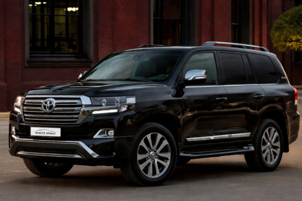 Прокат авто toyota land-cruiser бизнес класса 2017 года в городе Москва Нахимовский проспект от 14320 руб./сутки, полный привод, двигатель: дизель, объем 4.5 литров, ОСАГО (Мультидрайв), без водителя, недорого - RentRide