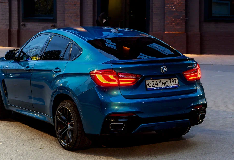 Аренда bmw x6 премиум класса 2019 года в городе Москва Нахимовский проспект от 13200 руб./сутки, полный привод, двигатель: дизель, объем 3 литра, ОСАГО (Мультидрайв), без водителя, недорого, вид 2 - RentRide