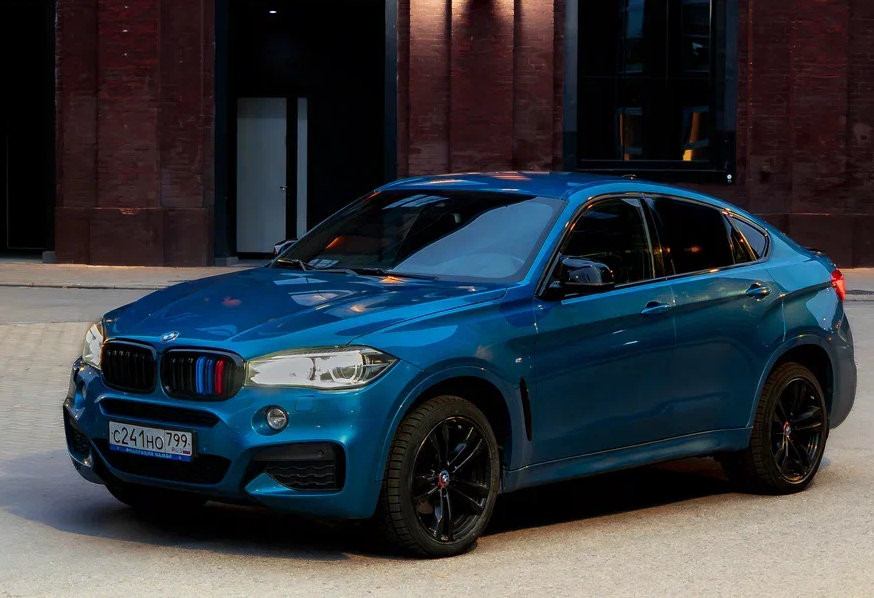 Аренда bmw x6 премиум класса 2019 года в городе Москва Нахимовский проспект от 13200 руб./сутки, полный привод, двигатель: дизель, объем 3 литра, ОСАГО (Мультидрайв), без водителя, недорого - RentRide
