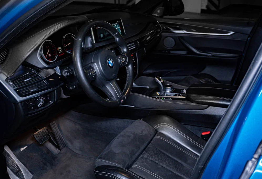 Аренда bmw x6 премиум класса 2019 года в городе Москва Нахимовский проспект от 13200 руб./сутки, полный привод, двигатель: дизель, объем 3 литра, ОСАГО (Мультидрайв), без водителя, недорого, вид 5 - RentRide