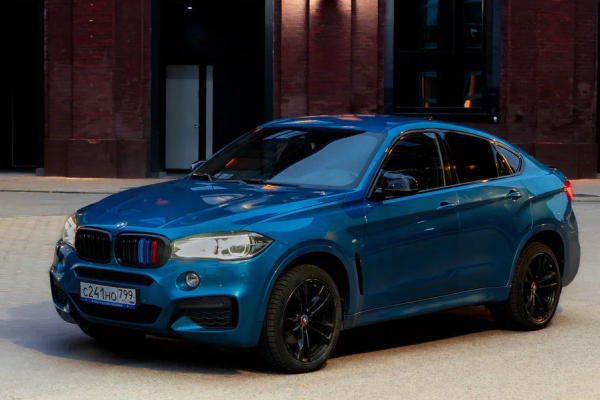 Прокат авто bmw x6 премиум класса 2019 года в городе Москва Нахимовский проспект от 13200 руб./сутки, полный привод, двигатель: дизель, объем 3 литра, ОСАГО (Мультидрайв), без водителя, недорого - RentRide