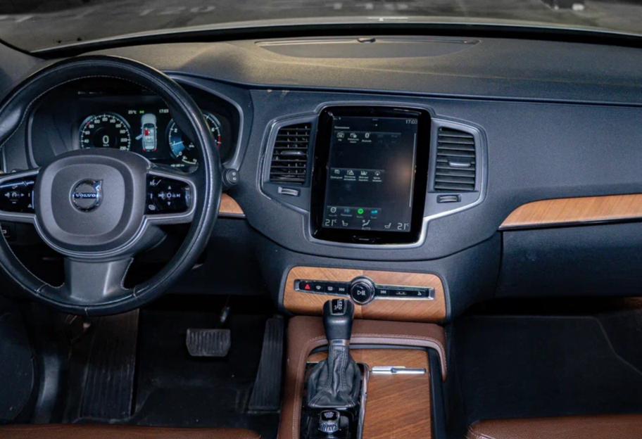Аренда volvo xc90 бизнес класса 2021 года в городе Москва Нахимовский проспект от 12000 руб./сутки, полный привод, двигатель: бензин, объем 2 литра, ОСАГО (Мультидрайв), без водителя, недорого, вид 4 - RentRide