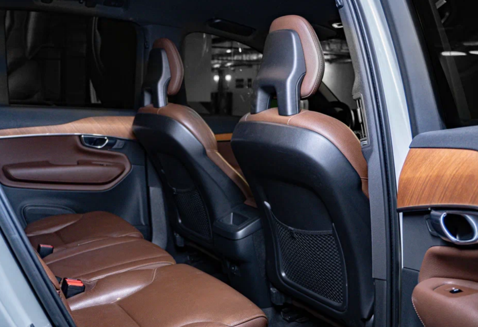 Аренда volvo xc90 бизнес класса 2021 года в городе Москва Нахимовский проспект от 12000 руб./сутки, полный привод, двигатель: бензин, объем 2 литра, ОСАГО (Мультидрайв), без водителя, недорого, вид 6 - RentRide