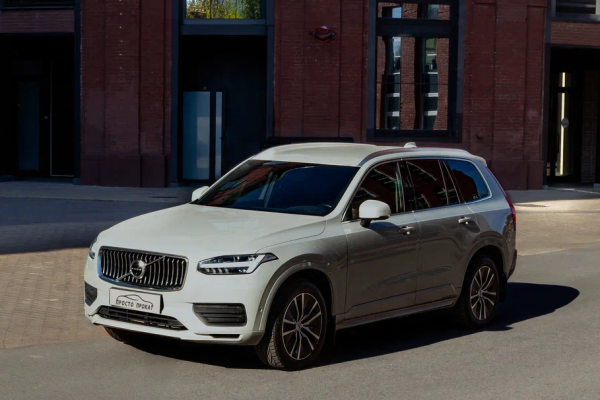 Прокат авто volvo xc90 бизнес класса 2021 года в городе Москва Нахимовский проспект от 12000 руб./сутки, полный привод, двигатель: бензин, объем 2 литра, ОСАГО (Мультидрайв), без водителя, недорого - RentRide