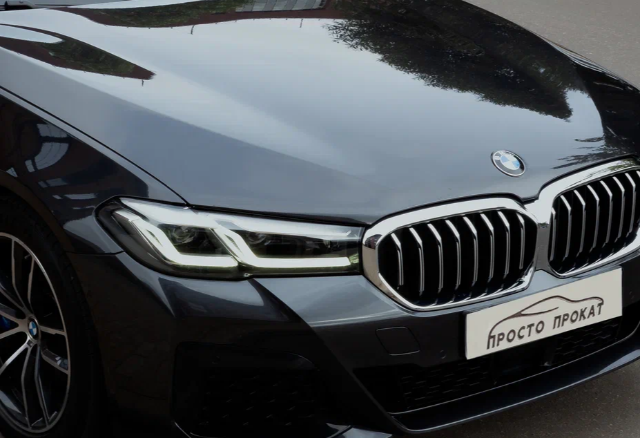 Аренда bmw 5-serii бизнес класса 2021 года в городе Москва Нахимовский проспект от 10000 руб./сутки, полный привод, двигатель: дизель, объем 2 литра, ОСАГО (Мультидрайв), без водителя, недорого, вид 3 - RentRide