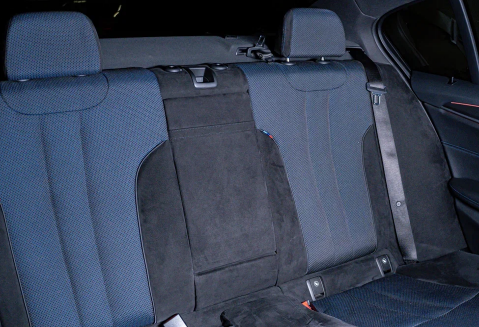 Аренда bmw 5-serii бизнес класса 2020 года в городе Москва Нахимовский проспект от 10000 руб./сутки, полный привод, двигатель: дизель, объем 2 литра, ОСАГО (Мультидрайв), без водителя, недорого, вид 4 - RentRide