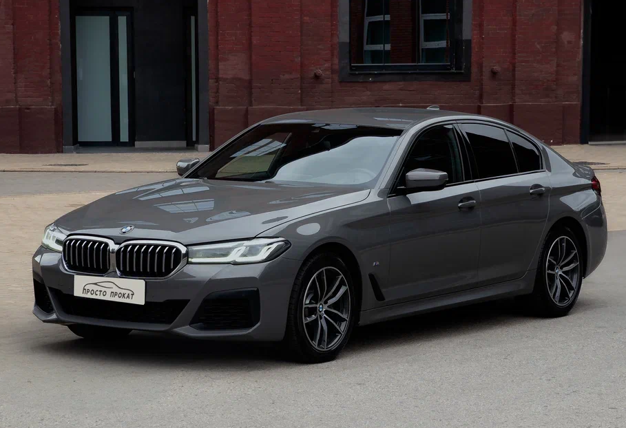 Аренда bmw 5-serii бизнес класса 2020 года в городе Москва Нахимовский проспект от 10000 руб./сутки, полный привод, двигатель: дизель, объем 2 литра, ОСАГО (Мультидрайв), без водителя, недорого - RentRide