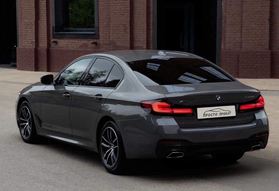 Аренда bmw 5-serii бизнес класса 2020 года в городе Москва Нахимовский проспект от 10000 руб./сутки, полный привод, двигатель: дизель, объем 2 литра, ОСАГО (Мультидрайв), без водителя, недорого, вид 2 - RentRide