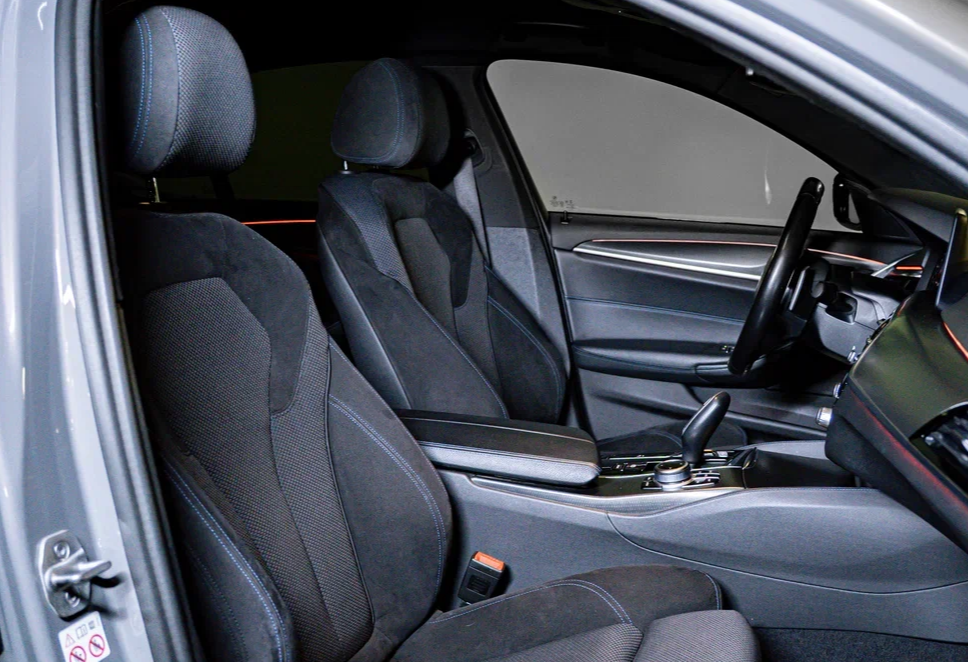 Аренда bmw 5-serii бизнес класса 2020 года в городе Москва Нахимовский проспект от 10000 руб./сутки, полный привод, двигатель: дизель, объем 2 литра, ОСАГО (Мультидрайв), без водителя, недорого, вид 5 - RentRide