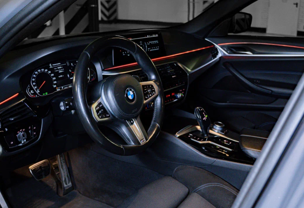 Аренда bmw 5-serii бизнес класса 2020 года в городе Москва Нахимовский проспект от 10000 руб./сутки, полный привод, двигатель: дизель, объем 2 литра, ОСАГО (Мультидрайв), без водителя, недорого, вид 6 - RentRide