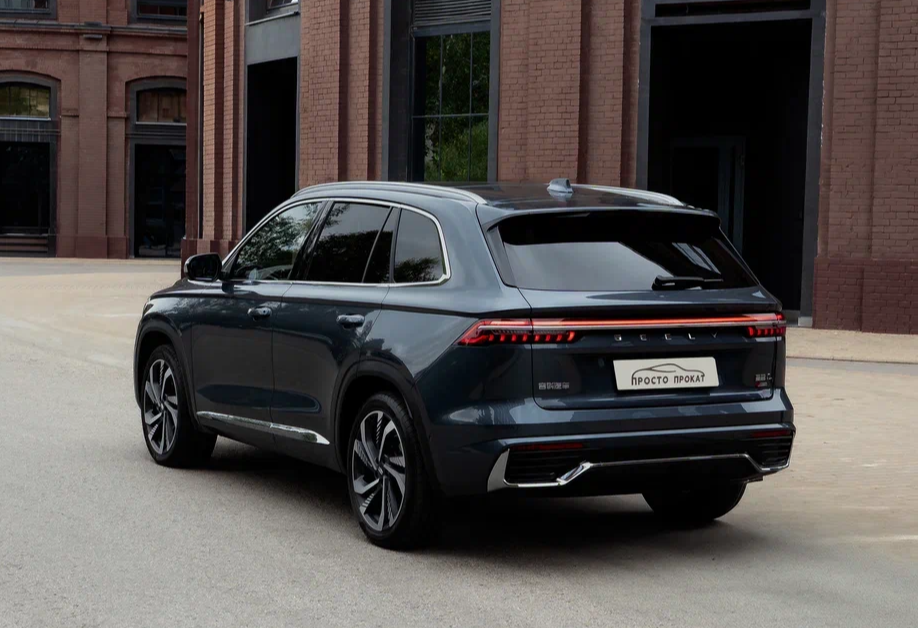Аренда geely monjaro бизнес класса 2023 года в городе Москва Нахимовский проспект от 9600 руб./сутки, полный привод, двигатель: газ, объем 2 литра, ОСАГО (Мультидрайв), без водителя, недорого, вид 2 - RentRide