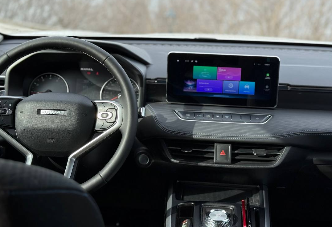 Аренда haval jolion комфорт класса 2024 года в городе Москва Народное Ополчение от 2880 руб./сутки, передний привод, двигатель: бензин, объем 1.5 литров, ОСАГО (Мультидрайв), без водителя, недорого, вид 3 - RentRide