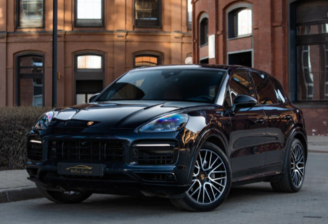 Аренда porsche cayenne премиум класса 2019 года в городе Москва от 17600 руб./сутки, полный привод, двигатель: бензин, объем 3 литра, ОСАГО (Мультидрайв), без водителя, недорого - RentRide