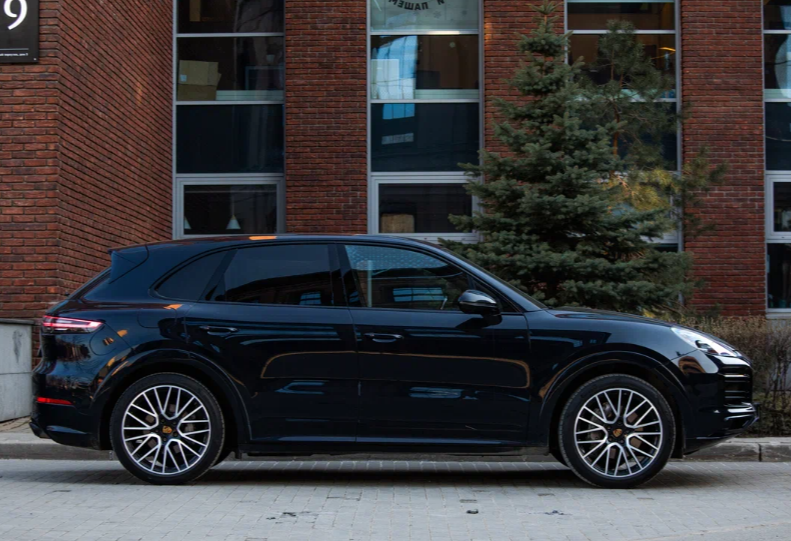 Аренда porsche cayenne премиум класса 2019 года в городе Москва от 17600 руб./сутки, полный привод, двигатель: бензин, объем 3 литра, ОСАГО (Мультидрайв), без водителя, недорого, вид 3 - RentRide