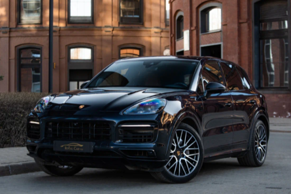 Прокат авто porsche cayenne премиум класса 2019 года в городе Москва от 17600 руб./сутки, полный привод, двигатель: бензин, объем 3 литра, ОСАГО (Мультидрайв), без водителя, недорого - RentRide