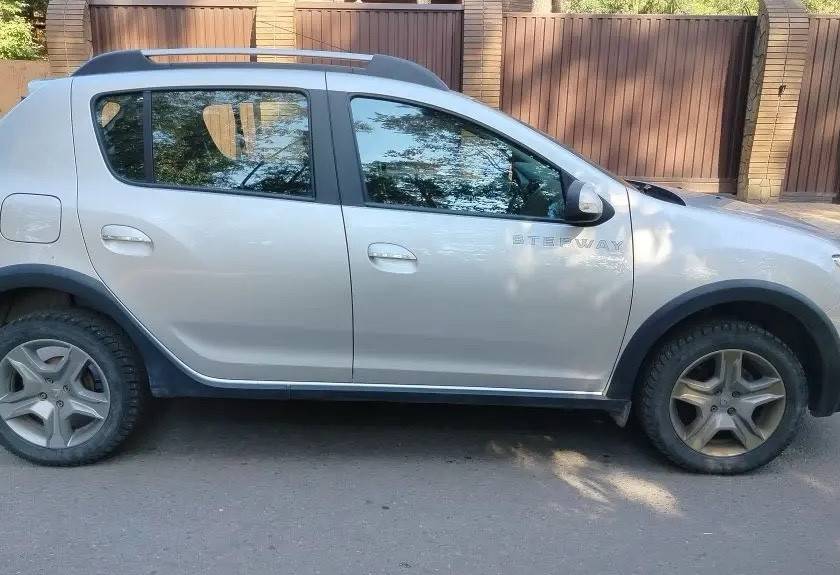 Аренда renault sandero-stepway эконом класса 2019 года в городе Москва Юго-Западная от 2000 руб./сутки, передний привод, двигатель: бензин, объем 1.6 литров, ОСАГО (Впишу в полис), без водителя, недорого, вид 8 - RentRide