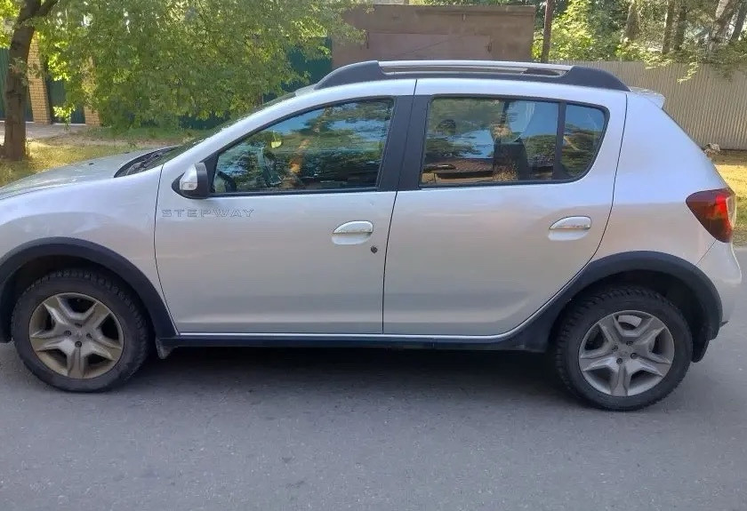 Аренда renault sandero-stepway эконом класса 2019 года в городе Москва Юго-Западная от 2000 руб./сутки, передний привод, двигатель: бензин, объем 1.6 литров, ОСАГО (Впишу в полис), без водителя, недорого, вид 7 - RentRide