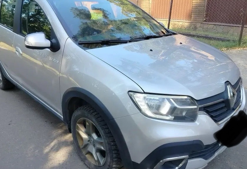 Аренда renault sandero-stepway эконом класса 2019 года в городе Москва Юго-Западная от 2000 руб./сутки, передний привод, двигатель: бензин, объем 1.6 литров, ОСАГО (Впишу в полис), без водителя, недорого, вид 3 - RentRide