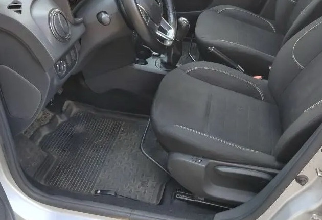 Аренда renault sandero-stepway эконом класса 2019 года в городе Москва Юго-Западная от 2000 руб./сутки, передний привод, двигатель: бензин, объем 1.6 литров, ОСАГО (Впишу в полис), без водителя, недорого, вид 10 - RentRide