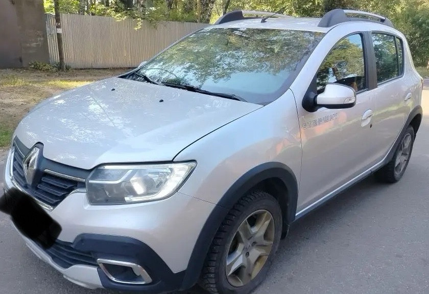 Аренда renault sandero-stepway эконом класса 2019 года в городе Москва Юго-Западная от 2000 руб./сутки, передний привод, двигатель: бензин, объем 1.6 литров, ОСАГО (Впишу в полис), без водителя, недорого - RentRide