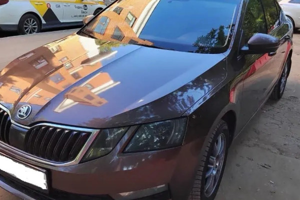 Прокат авто skoda octavia эконом класса 2018 года в городе Москва Юго-Западная от 2300 руб./сутки, передний привод, двигатель: бензин, объем 1.6 литров, ОСАГО (Впишу в полис), без водителя, недорого - RentRide
