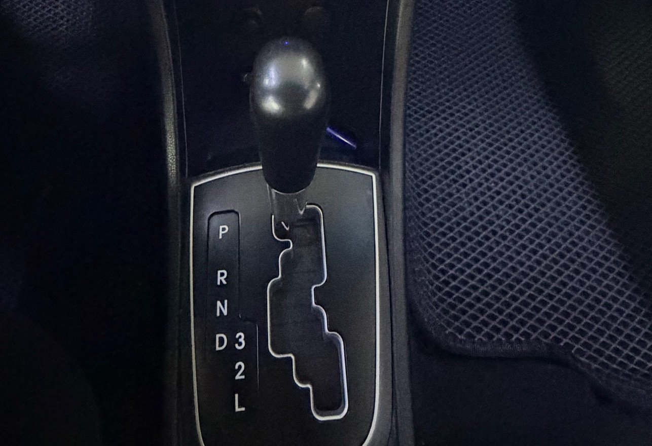 Аренда hyundai solaris эконом класса 2013 года в городе Москва Алтуфьево от 2000 руб./сутки, передний привод, двигатель: бензин, объем 1.4 литра, ОСАГО (Мультидрайв), без водителя, недорого, вид 6 - RentRide