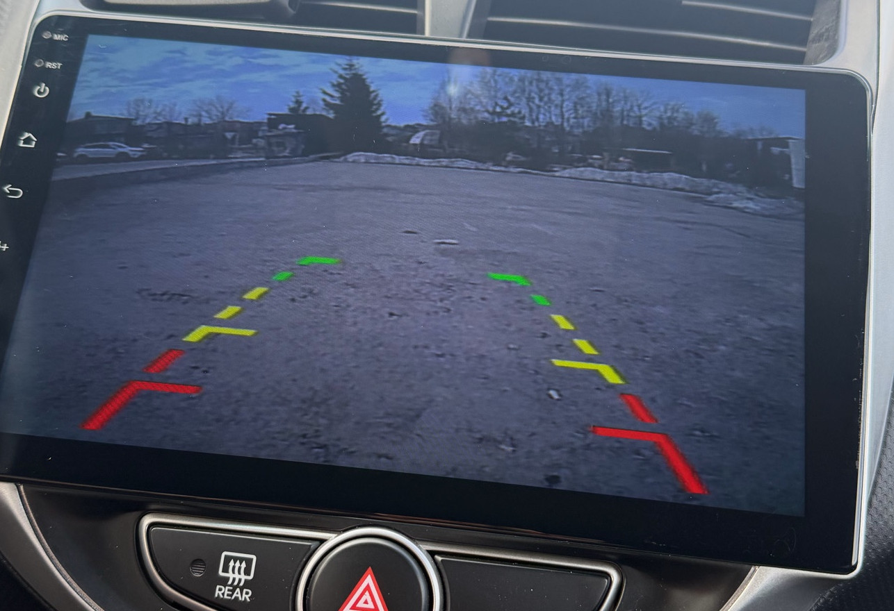 Аренда hyundai solaris эконом класса 2013 года в городе Москва Алтуфьево от 2000 руб./сутки, передний привод, двигатель: бензин, объем 1.4 литра, ОСАГО (Мультидрайв), без водителя, недорого, вид 5 - RentRide