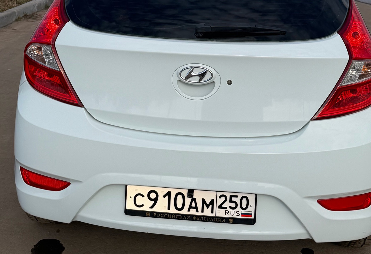 Аренда hyundai solaris эконом класса 2013 года в городе Москва Алтуфьево от 2000 руб./сутки, передний привод, двигатель: бензин, объем 1.4 литра, ОСАГО (Мультидрайв), без водителя, недорого, вид 3 - RentRide