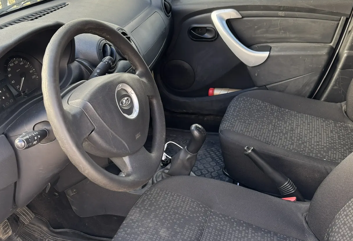 Аренда lada largus эконом класса 2019 года в городе Москва Лианозово от 1840 руб./сутки, передний привод, двигатель: бензин, объем 1.6 литров, ОСАГО (Впишу в полис), без водителя, недорого, вид 6 - RentRide