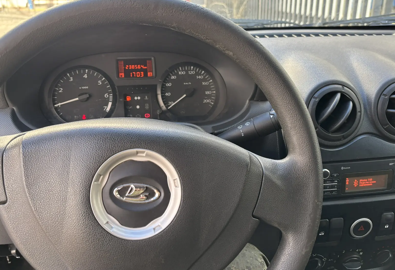 Аренда lada largus эконом класса 2019 года в городе Москва Лианозово от 1840 руб./сутки, передний привод, двигатель: бензин, объем 1.6 литров, ОСАГО (Впишу в полис), без водителя, недорого, вид 7 - RentRide