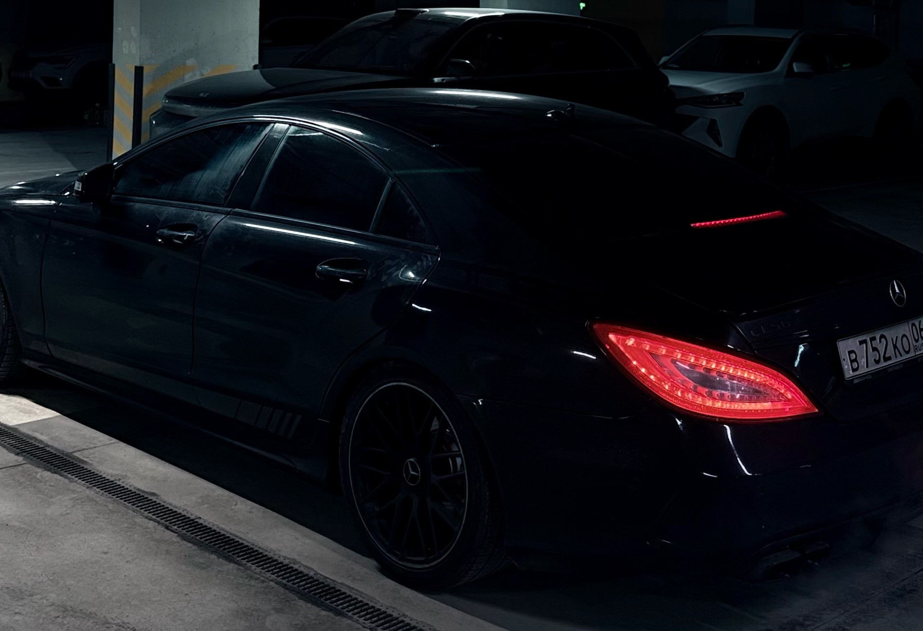 Аренда mercedes-benz cls бизнес класса 2013 года в городе Москва Кантемировская от 8600 руб./сутки, задний привод, двигатель: бензин, объем 3.5 литров, ОСАГО (Впишу в полис), без водителя, недорого - RentRide