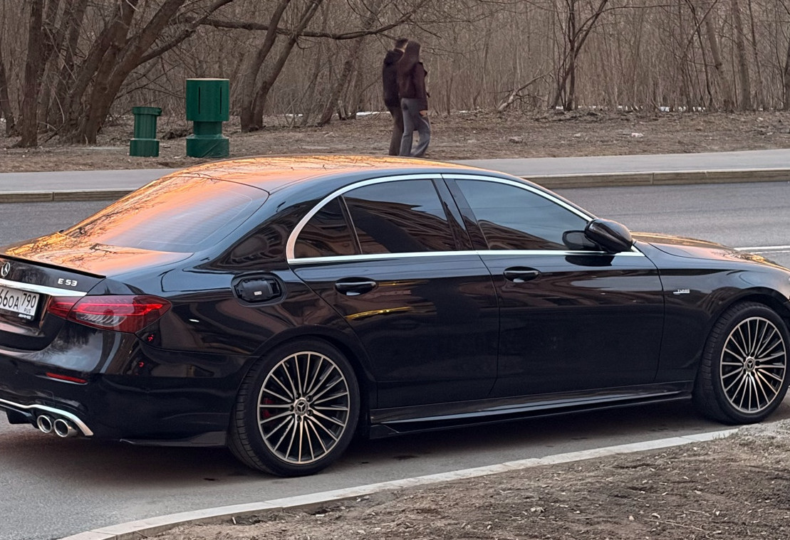 Аренда mercedes-benz e-klass бизнес класса 2017 года в городе Москва Кантемировская от 9800 руб./сутки, задний привод, двигатель: бензин, объем 2 литра, ОСАГО (Впишу в полис), без водителя, недорого, вид 2 - RentRide