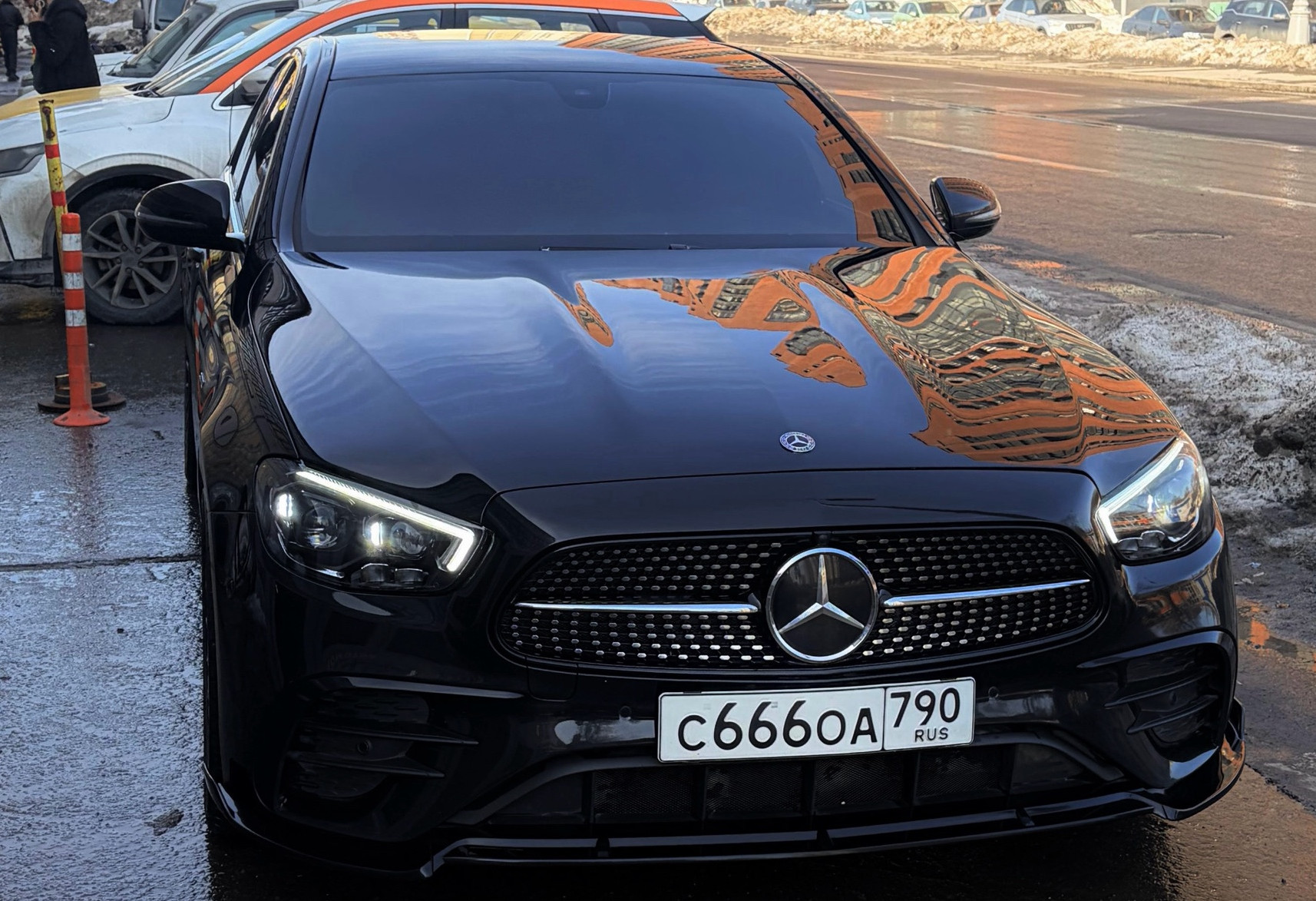 Аренда mercedes-benz e-klass бизнес класса 2017 года в городе Москва Кантемировская от 9800 руб./сутки, задний привод, двигатель: бензин, объем 2 литра, ОСАГО (Впишу в полис), без водителя, недорого - RentRide