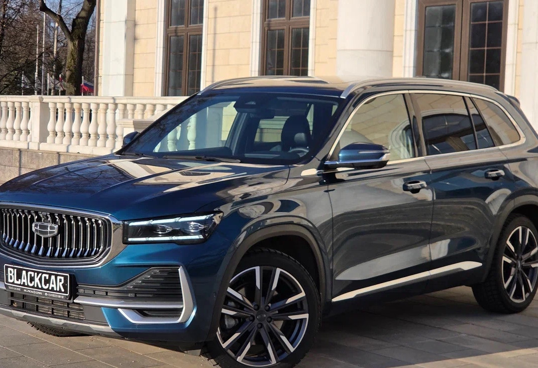 Аренда geely monjaro бизнес класса 2024 года в городе Москва Киевская от 8800 руб./сутки, полный привод, двигатель: бензин, объем 2 литра, без водителя, недорого - RentRide