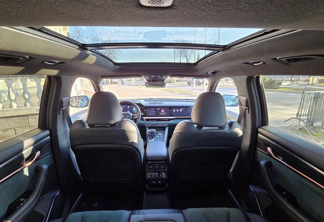 Аренда geely monjaro бизнес класса 2024 года в городе Москва Киевская от 8800 руб./сутки, полный привод, двигатель: бензин, объем 2 литра, без водителя, недорого, вид 6 - RentRide