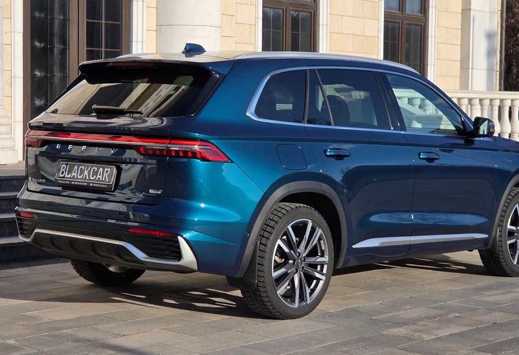 Аренда geely monjaro бизнес класса 2024 года в городе Москва Киевская от 8800 руб./сутки, полный привод, двигатель: бензин, объем 2 литра, без водителя, недорого, вид 4 - RentRide