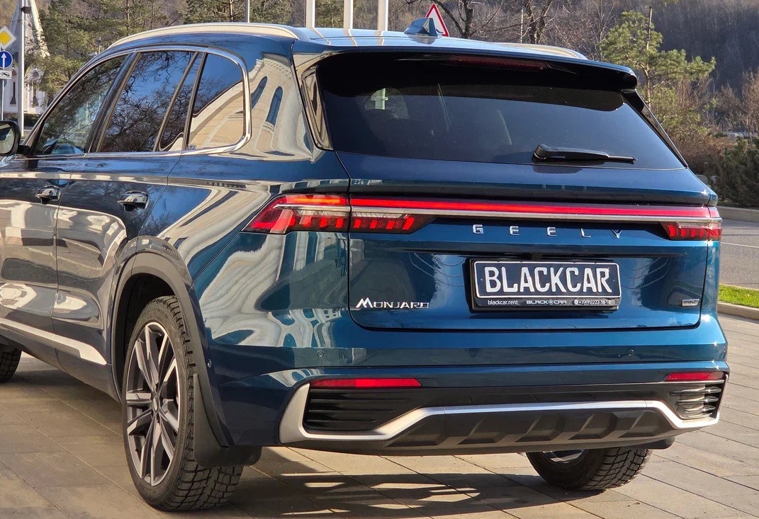 Аренда geely monjaro бизнес класса 2024 года в городе Москва Киевская от 8800 руб./сутки, полный привод, двигатель: бензин, объем 2 литра, без водителя, недорого, вид 3 - RentRide