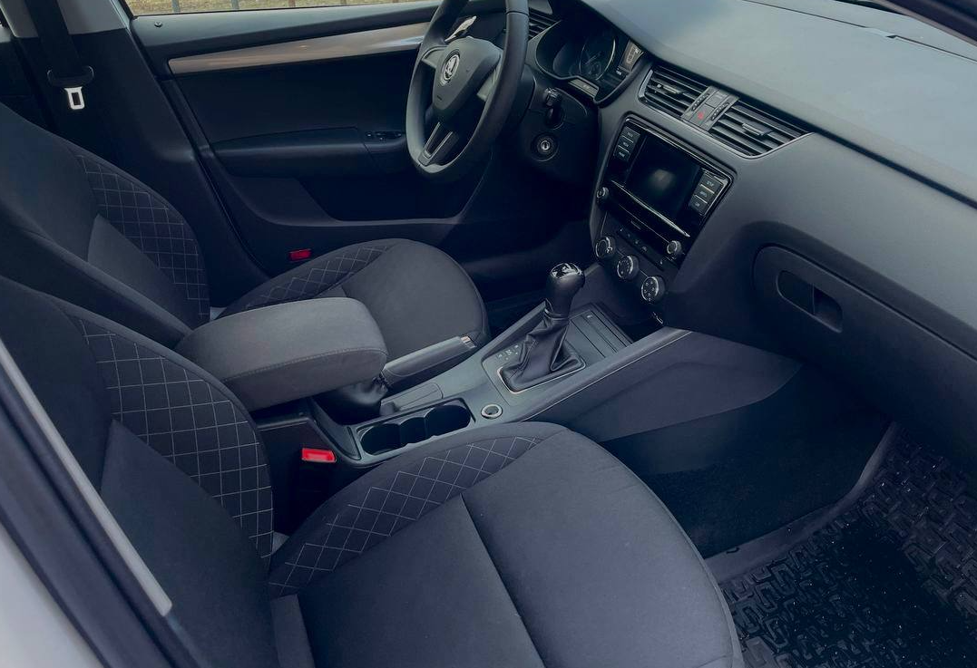 Аренда skoda octavia эконом класса 2019 года в городе Москва Сокол от 2840 руб./сутки, передний привод, двигатель: бензин, объем 1.6 литров, каско (Мультидрайв), ОСАГО (Мультидрайв), без водителя, недорого, вид 3 - RentRide