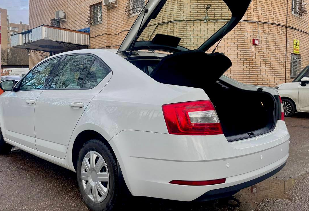 Аренда skoda octavia эконом класса 2019 года в городе Москва Сокол от 2840 руб./сутки, передний привод, двигатель: бензин, объем 1.6 литров, каско (Мультидрайв), ОСАГО (Мультидрайв), без водителя, недорого, вид 5 - RentRide