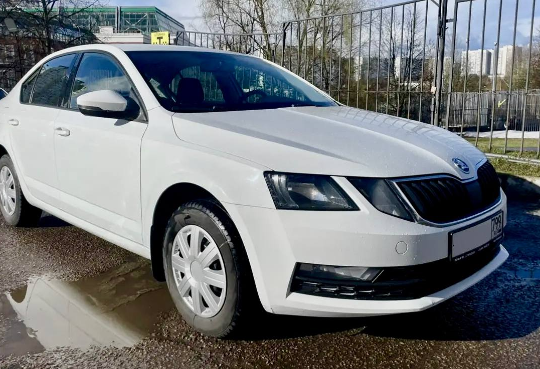 Аренда skoda octavia эконом класса 2019 года в городе Москва Сокол от 2840 руб./сутки, передний привод, двигатель: бензин, объем 1.6 литров, каско (Мультидрайв), ОСАГО (Мультидрайв), без водителя, недорого - RentRide