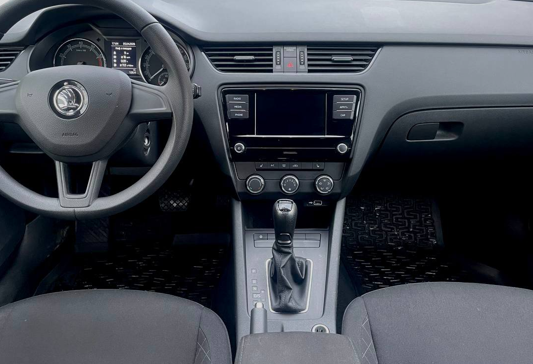 Аренда skoda octavia эконом класса 2019 года в городе Москва Сокол от 2840 руб./сутки, передний привод, двигатель: бензин, объем 1.6 литров, каско (Мультидрайв), ОСАГО (Мультидрайв), без водителя, недорого, вид 2 - RentRide