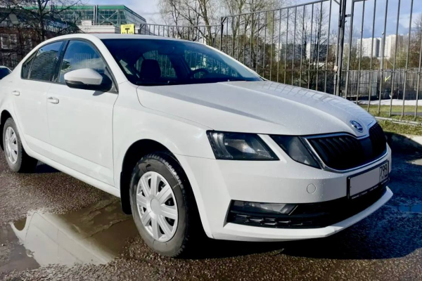 Прокат авто skoda octavia эконом класса 2019 года в городе Москва Сокол от 2840 руб./сутки, передний привод, двигатель: бензин, объем 1.6 литров, каско (Мультидрайв), ОСАГО (Мультидрайв), без водителя, недорого - RentRide